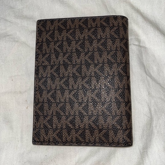 Michael Kors Passport Wallet - Picture 2 of 3